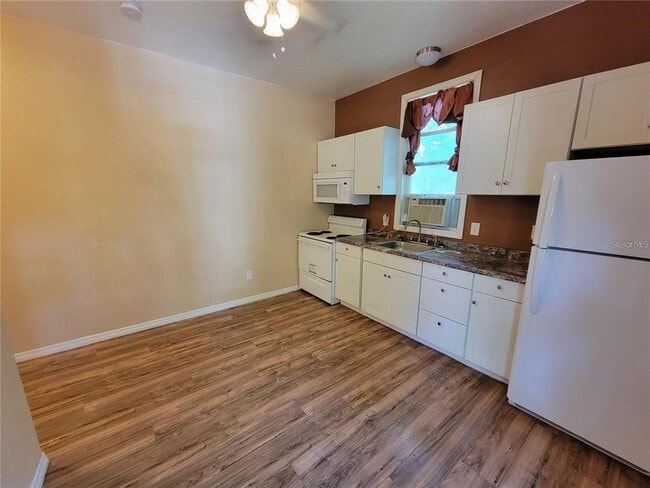 965 NE 2nd St Unit 4