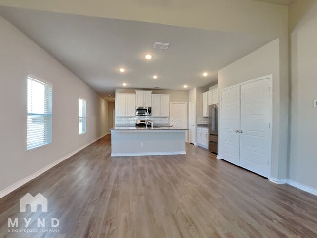 Building Photo - 6327 Sycamore Run Rental