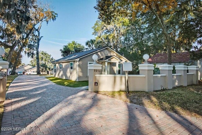 Photo - 2210 Shepard St