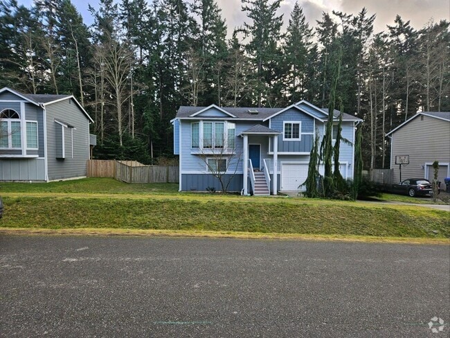 Building Photo - 5 Bedroom House in Coupeville!