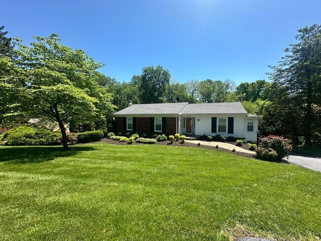 Charming Walk-Out Ranch in Sought-After Ba... - Charming Walk-Out Ranch in Sought-After Ba... House