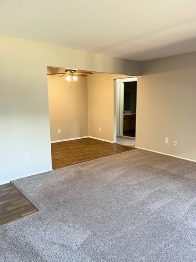 Photo - Charming 1 bedroom/1bath apartment near Do... Unit 841-102