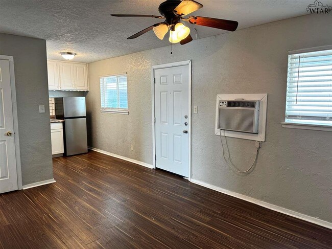 Building Photo - 1710 10th St Rental