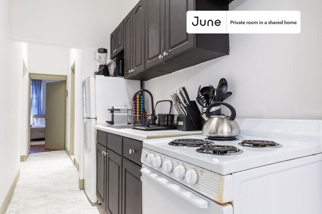 Room in Shared 4 bed/2 bath home in Hell's Kitchen