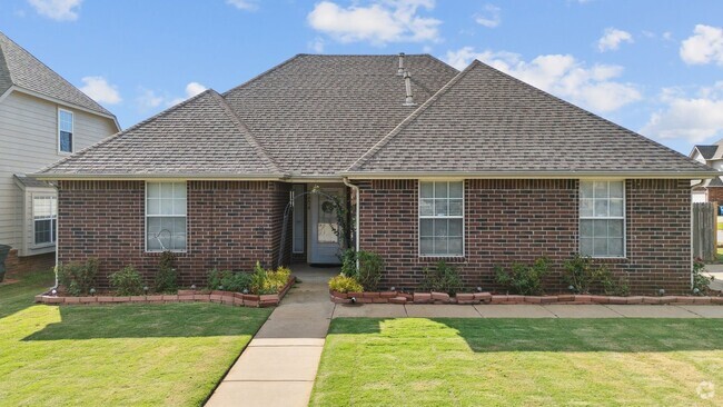 Building Photo - Spacious Home in South Tulsa