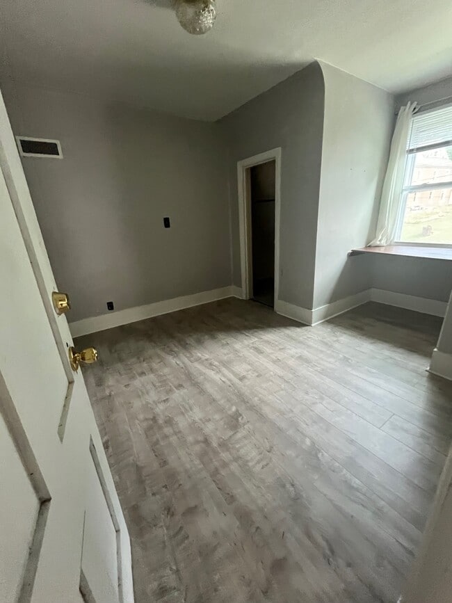 Photo - 38. W. University Street Unit B