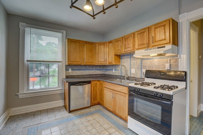 Photo - 1438 Pullan Ave Unit 2