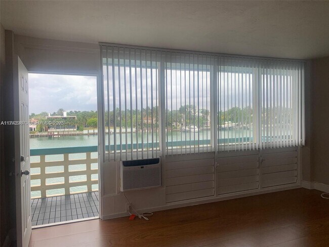 Photo - 6484 Indian Creek Dr Unit #315