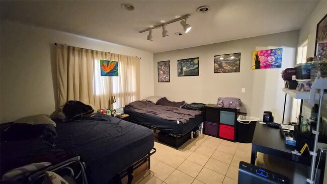 Photo - 2118 Oakdale St Unit 5