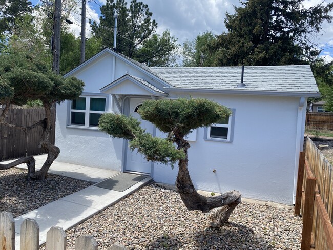 Building Photo - 423 Cheyenne Blvd Rental