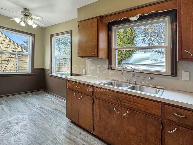 Photo - 1039 Kentwood Dr NE