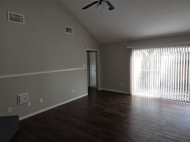 Photo - 6303 Gladewell Dr