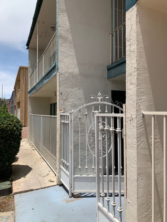 Photo - 1402 E Desert Inn Rd Unit 1