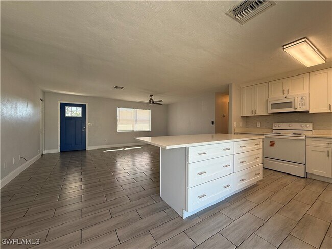 Photo - 1315 NE Pine Island Ln