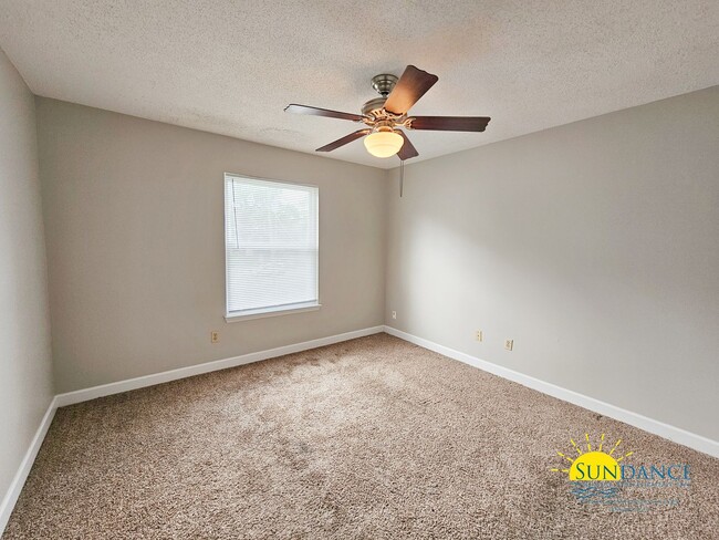 Photo - 515 Landview Dr