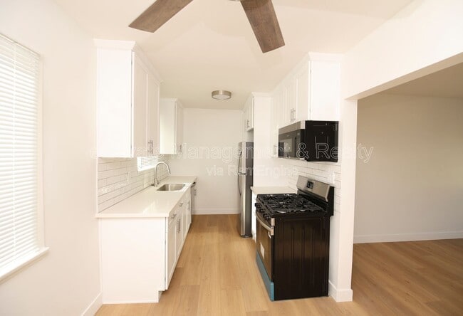 Photo - 14115 Gilmore St Unidad 02