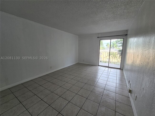 Building Photo - 4550 NW 9th St Unit 310E