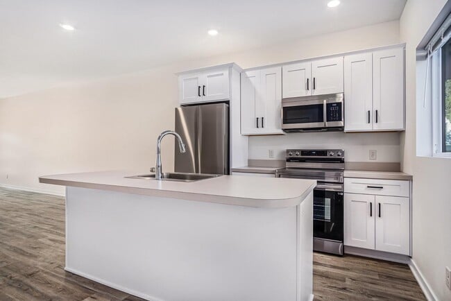 Photo - 901 Fulton St W