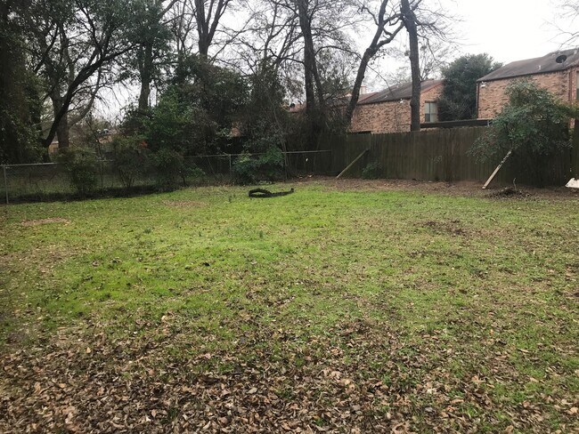 Photo - 3/2 Fenced Yard Covered Parking