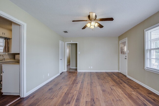 Photo - Look No Further > This Is A Gem! Tech and Med Community Quick Commute!