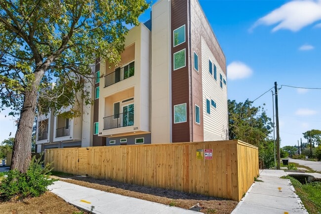 Photo - 3315 Nettleton St