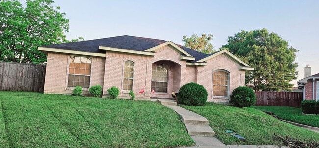 Building Photo - 905 Crestwood Dr Rental
