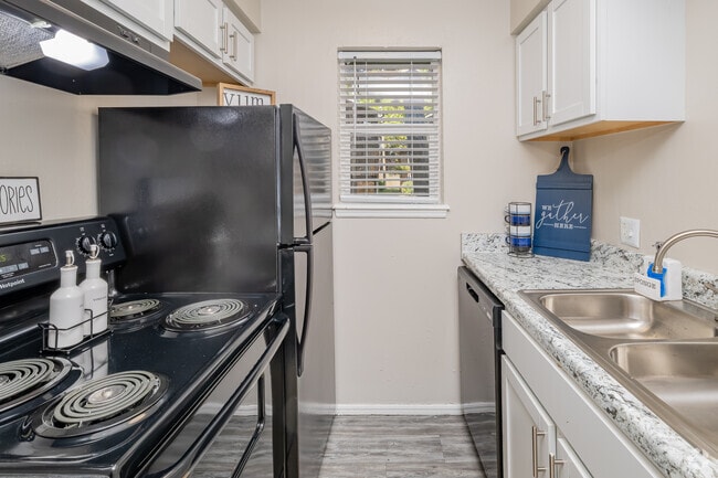 1BR, 1BA - 544SF - Kitchen