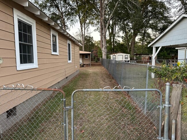 Vista lateral - 1808 16th Pl