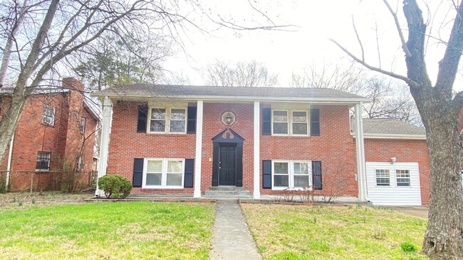 Renovated in Nashville 3/1.5 Brick Home ov... - Renovated in Nashville 3/1.5 Brick Home ov...