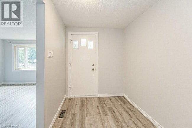 Photo - 62 Pepperwood Crescent