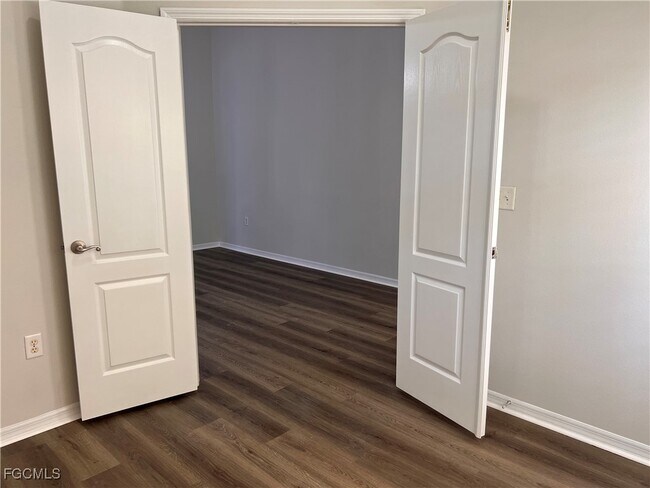 Photo - 1123 Napolean Way