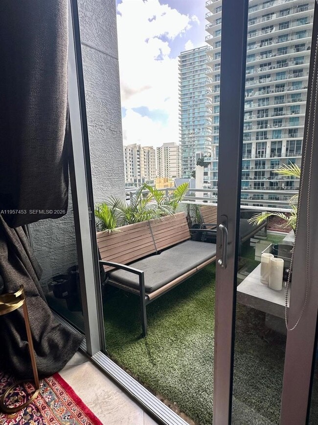 Photo - 1050 Brickell Ave Unidad 818