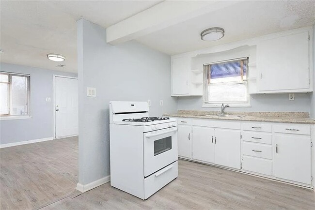 Photo - 726 N Noland Rd Unit 726 N Noland Rd