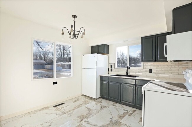 Photo - 2118-2118 Avalon Cir Unit 2118 Avalon Cir Bay City MI 48708