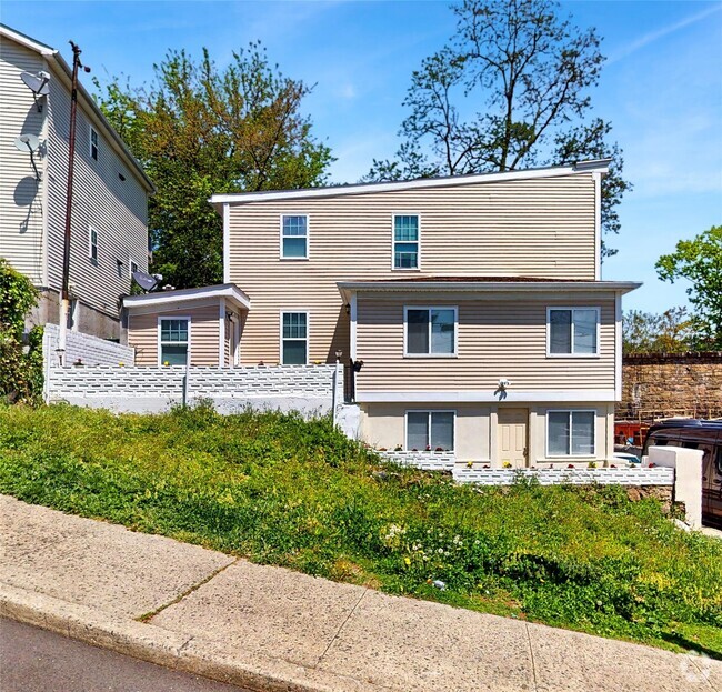 Building Photo - 5 Aqueduct St Unit 1 Rental
