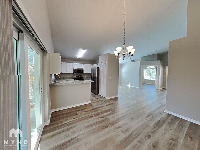 Photo - 915 River Wind Ave