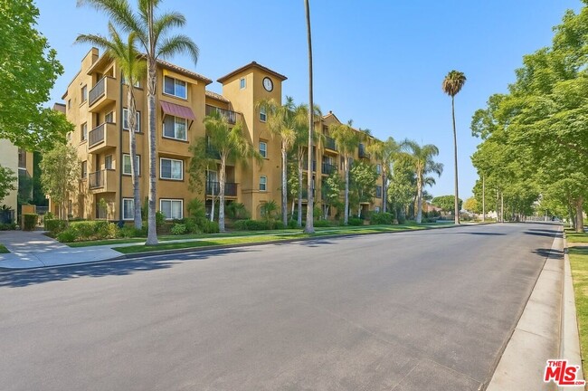 Photo - 1401 S St Andrews Pl Condo Unit 407