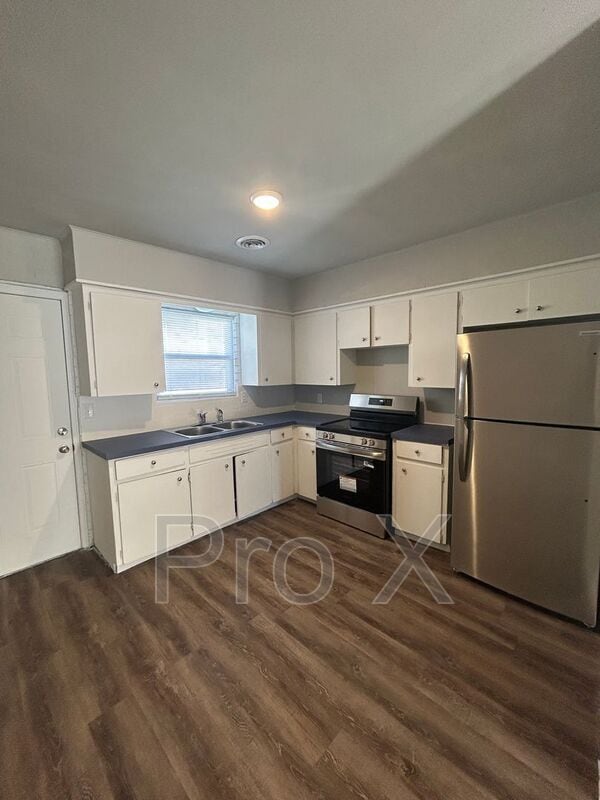 Photo - 704 W Oak St