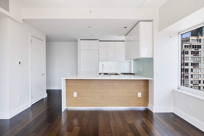 Photo - 555 W 59th St