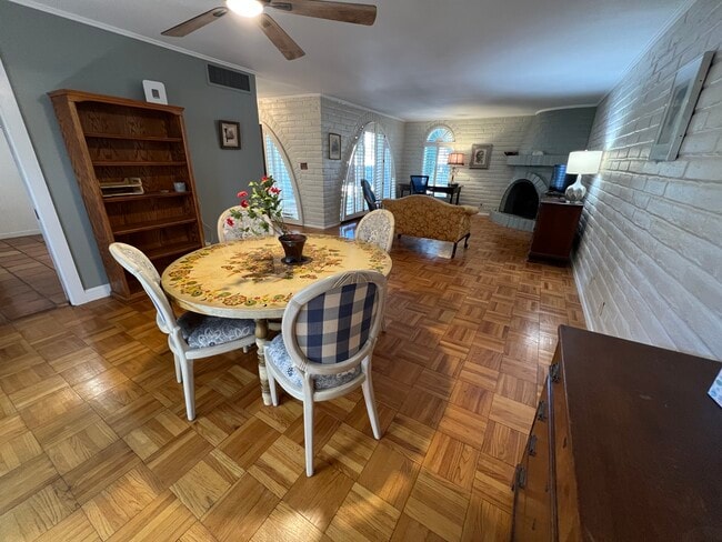 Photo - 604 W Roller Coaster Rd Unit 604 Roller Coaster Rd