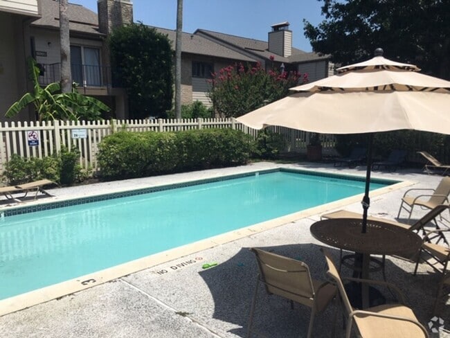 Building Photo - 7114 N Holiday Dr Unit 7114 N Holiday Rental