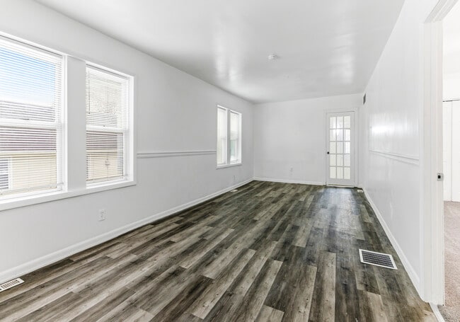 Photo - 107 River Rd Dr