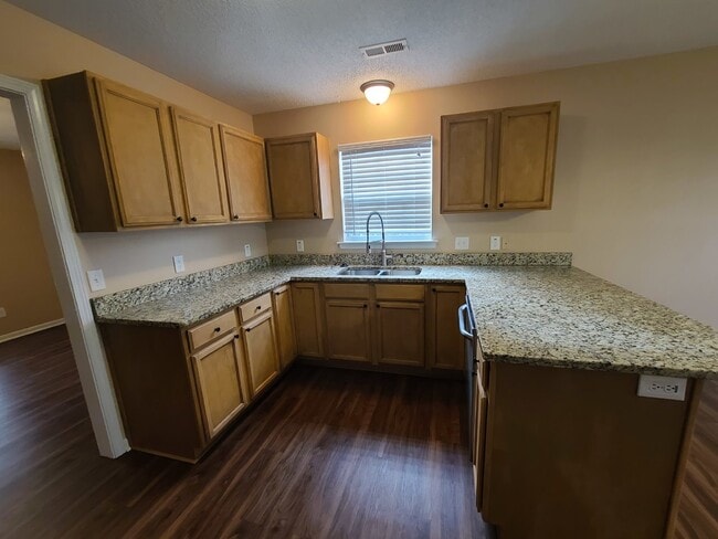 Photo - 310 Mattocks Ave