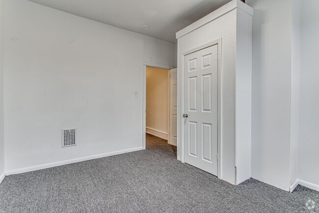 Building Photo - Updated 4 Bedroom 2 Bathroom (Oakland) Rental