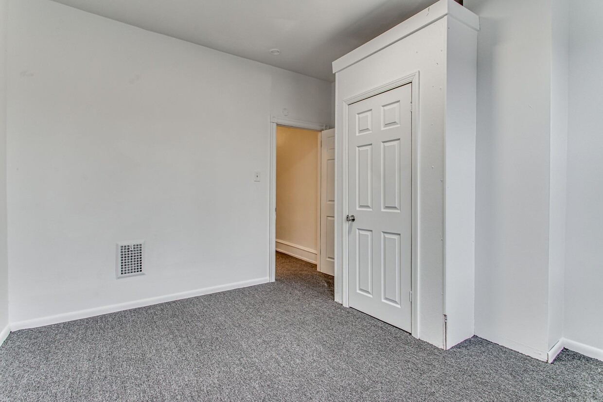 Updated 4 Bedroom 2 Bathroom (Oakland) - Updated 4 Bedroom 2 Bathroom (Oakland)