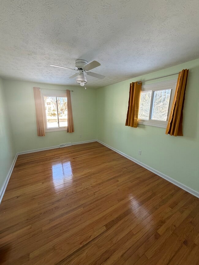 Photo - 37910 Aurora Rd