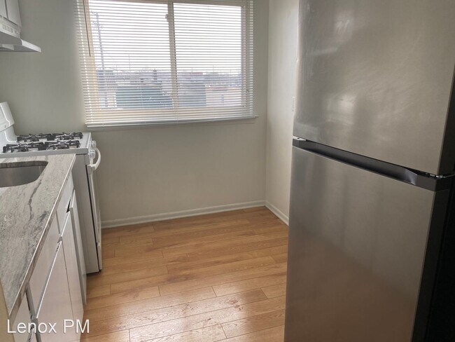 Photo - 1 br, 1 bath House - 17489 Allen St