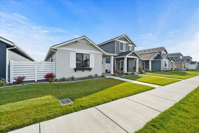 Single-Level Serenity: Your 3 Bedroom, 2 Bath Dream Home Awaits