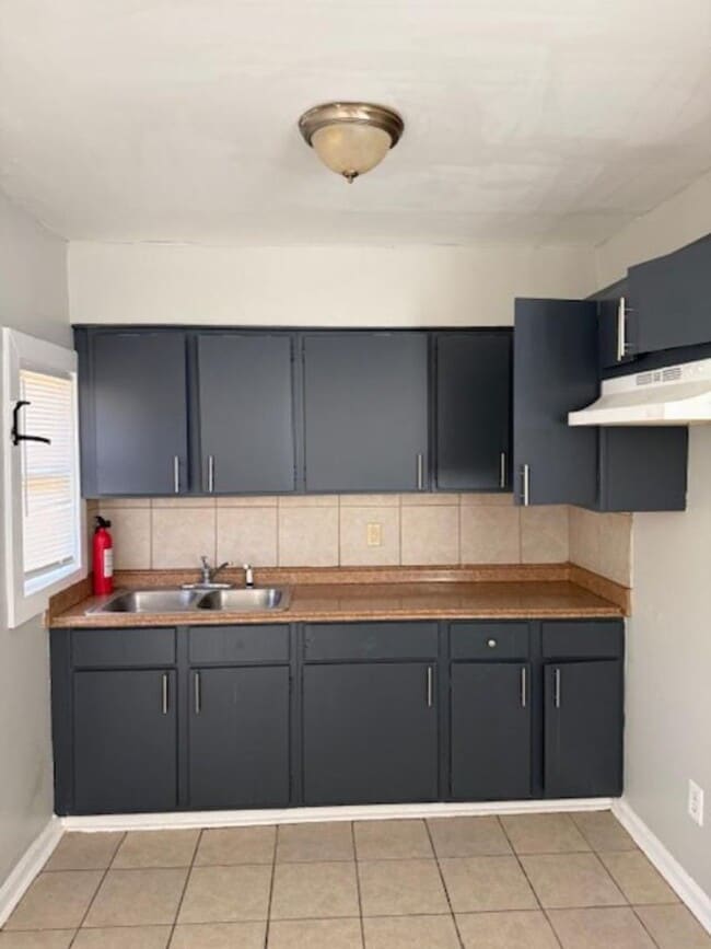 Building Photo - Completely Renovated House in central location