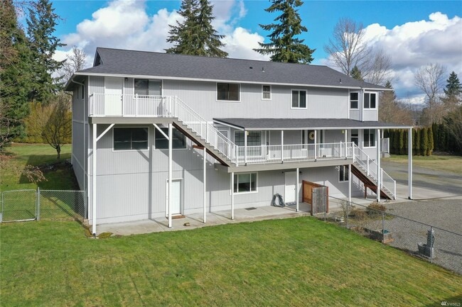 Photo - 8124 138th St E Unidad Studio